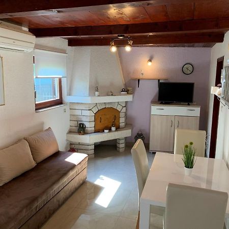 Holiday Home Dorina Pula Exterior photo
