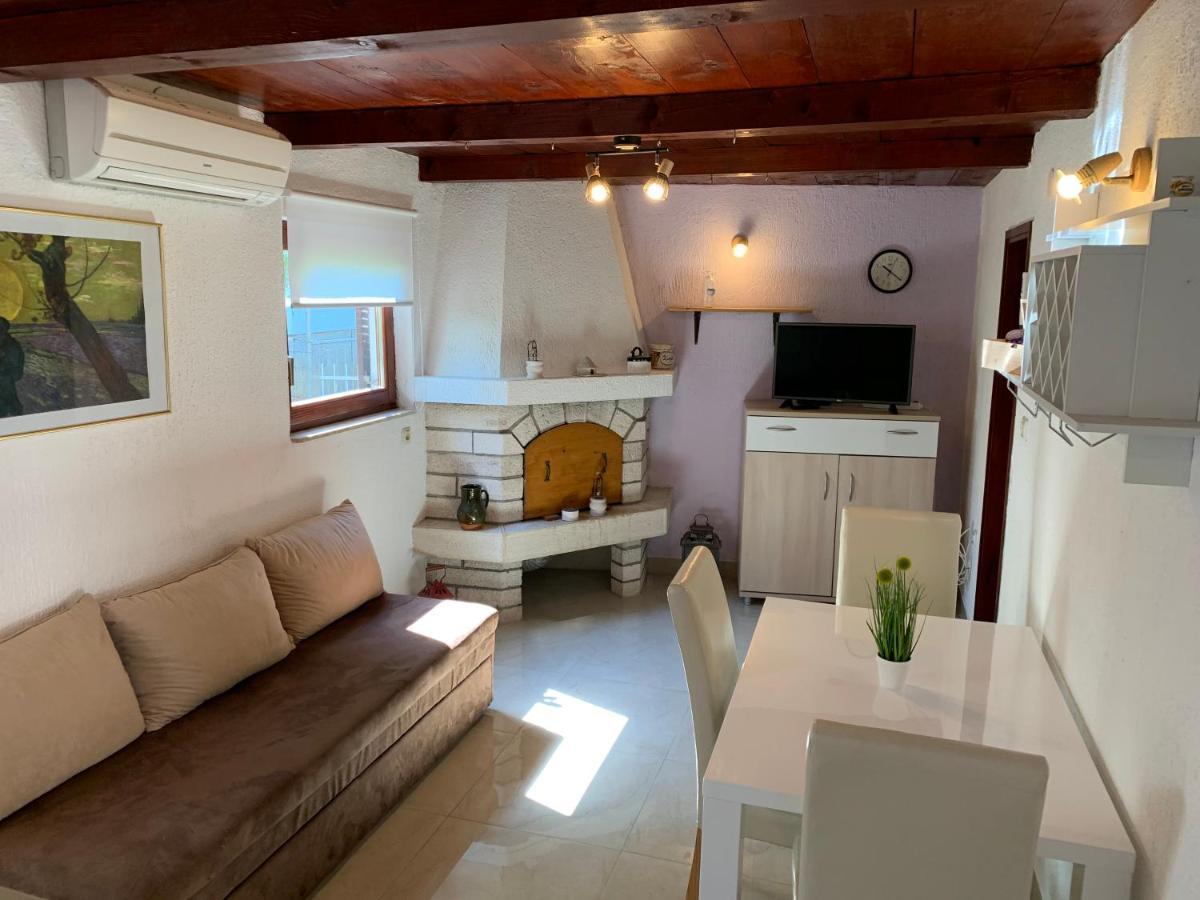 Holiday Home Dorina Pula Exterior photo